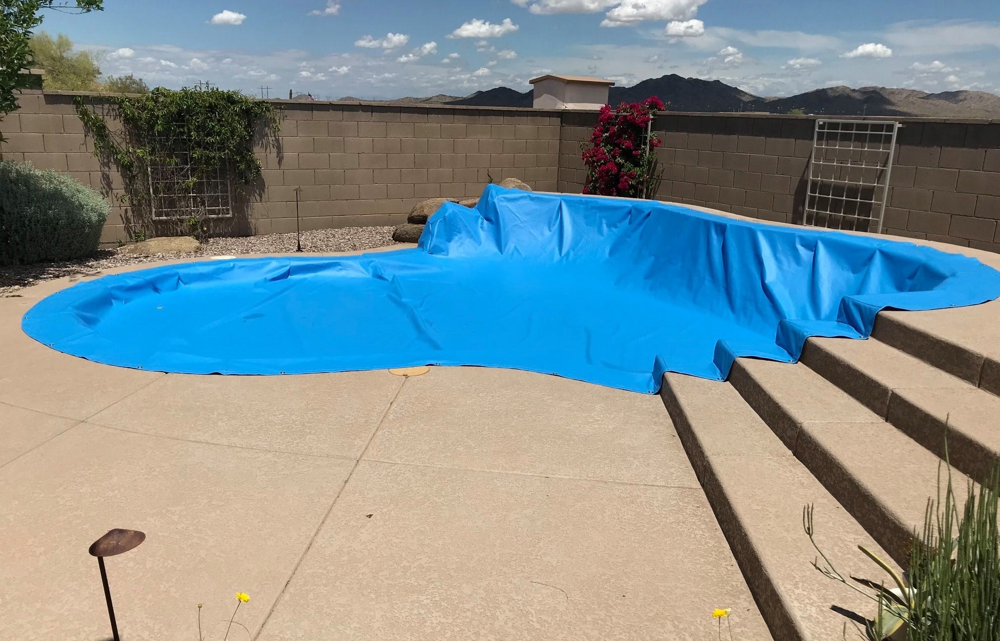 Blue Power Lock Pool Cover With Backwall and Raised Step