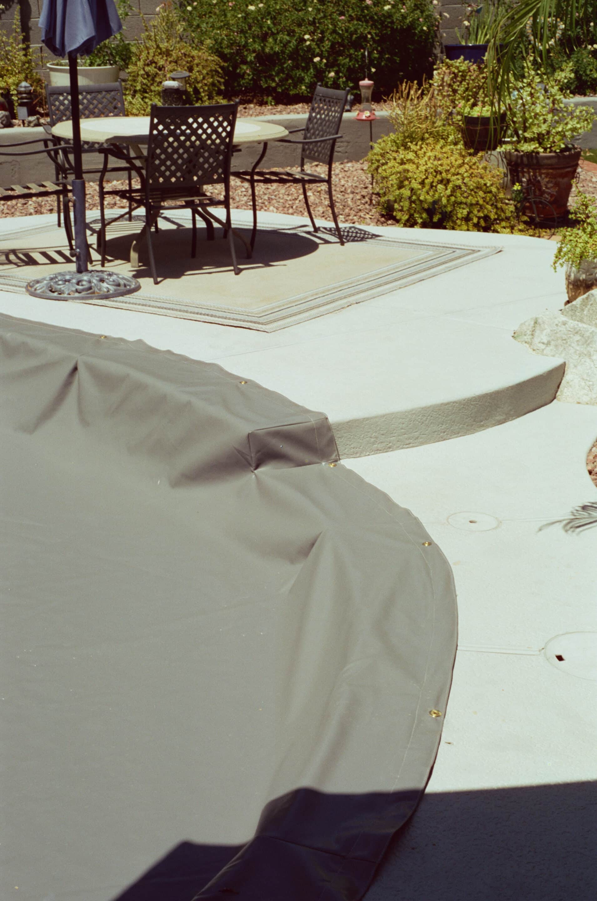 A fully secured, custom-fit PowerLock cover on an Arizona pool